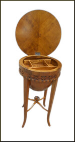 tavolino-da-lavoro-con-piano-intarsiato