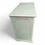 credenza-provenzale-a-due-ante-dipinta-a-mano