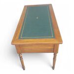 scrivania-con-piano-in-cuoio-verde