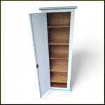 armadietto-stipo-dipinto-a-mano-con-ripiani-interni