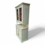 credenza-con-alzata-provenzale-dipinta-a-mano-con-motivi-floreali