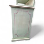 credenza-con-alzata-provenzale-dipinta-a-mano-con-motivi-floreali