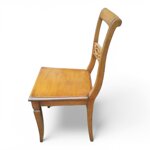 sedia-classica-con-fondo-in-legno-e-schienale-traforato