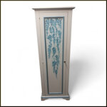 armadietto-stipo-dipinto-a-mano-con-ripiani-interni