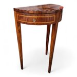 piccola-consolle-da-ingresso-demilune-con-intarsio