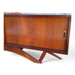 credenza-porta-tv-di-manifattura-moderna-in-stile-meta-900-con-ante-scorrevoli-intarsiate