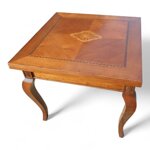 elegante-tavolo-quadrato-intarsiato-apribile