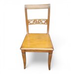 sedia-classica-con-fondo-in-legno-e-schienale-traforato