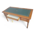 scrivania-con-piano-in-cuoio-verde