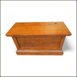 raffinata-cassapanca-con-intarsio-in-ciliegio