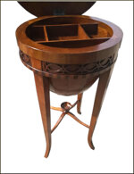 tavolino-da-lavoro-con-piano-intarsiato