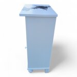 comodino-portatelefono-decorato-con-motivi-moderni