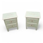 trittico-como-e-comodini-provenzali-dipinti-su-verde-salvia