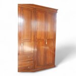 produzione-armadi-classici-su-misura-in-noce