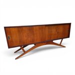 credenza-porta-tv-di-manifattura-moderna-in-stile-meta-900-con-ante-scorrevoli-intarsiate