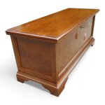 cassapanca-artigianale-con-pannello-intarsiato