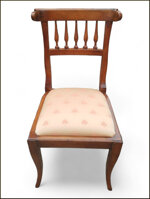 elegante-sedia-in-noce-con-seduta-in-stoffa