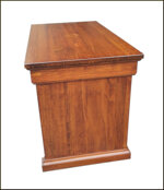 scrivania-classica-con-pianetto-estraibile-intarsiata-a-mano