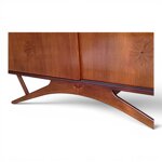 credenza-porta-tv-di-manifattura-moderna-in-stile-meta-900-con-ante-scorrevoli-intarsiate