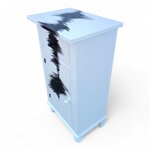 comodino-portatelefono-decorato-con-motivi-moderni