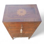 cassettiera-cinquino-lastronata-a-mano-con-intarsio