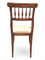 elegante-sedia-in-noce-con-seduta-in-stoffa