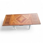 tavolo-classico-con-piano-in-noce-e-basa-laccata-a-mano-a-vecchio