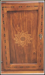 scrivania-classica-con-pianetto-estraibile-intarsiata-a-mano