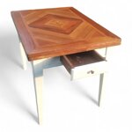 tavolo-classico-con-piano-in-noce-e-basa-laccata-a-mano-a-vecchio