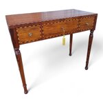 scrittoio-lastronato-ed-intarsiato-con-gamba-tornita