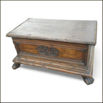 baule-settecentesco-con-pannello-intagliato