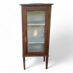 vetrina-classica-arte-povera-con-stoffa