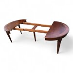 tavolo-artigianale-rotondo-allungabile-con-gamba-intagliata