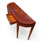 consolle-da-ingresso-classica-curvata-con-piano-intarsiato