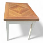 tavolo-classico-con-piano-in-noce-e-basa-laccata-a-mano-a-vecchio