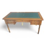 scrivania-con-piano-in-cuoio-verde