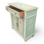 credenza-provenzale-dipinta-a-mano-con-motivi-floreali