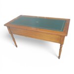 scrivania-con-piano-in-cuoio-verde