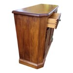 credenza-due-ante-scantonata-realizzata-in-tiglio-massello