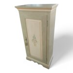 dispensa-provenzale-dipinta-a-mano-con-fiori