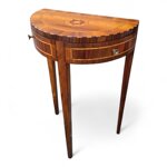 piccola-consolle-da-ingresso-demilune-con-intarsio