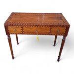 scrittoio-lastronato-ed-intarsiato-con-gamba-tornita