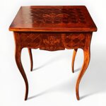 raffinato-tavolino-con-gambe-mosse-intarsiato