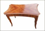 scrittoio-classico-con-piano-sagomato-e-intarsio