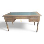 scrivania-con-piano-in-cuoio-verde