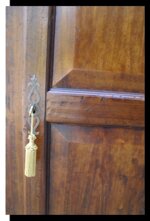 armadio-classico-una-porta-stile-antico