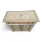 credenza-provenzale-dipinta-a-mano-con-motivi-floreali