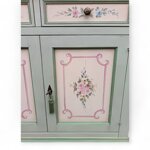 credenza-provenzale-a-due-ante-dipinta-a-mano