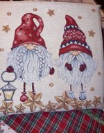 gift-noel-cuscino-arredo-disegno-doppio-gnomo-42x42-cm