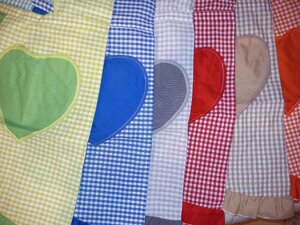 grembiule-con-rouche-pettorina-e-tasca-a-cuore